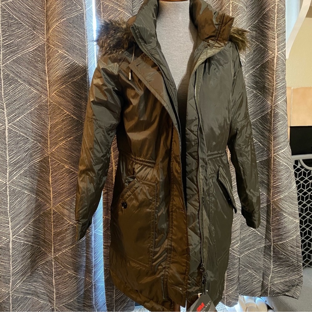 Banana Republic Puffer Coat, with faux fur hood. 3M insulation